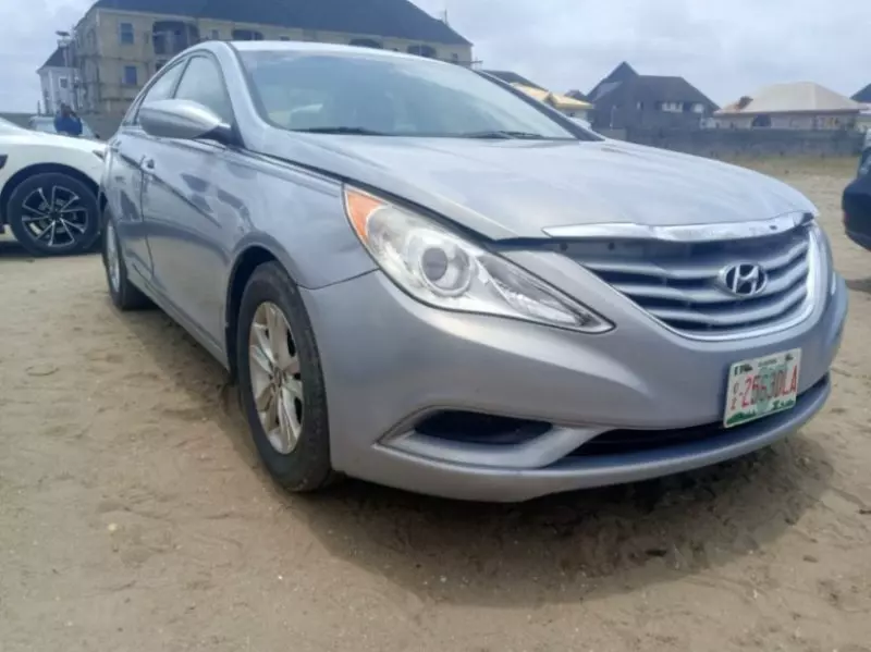 Hyundai Sonata   - 2012