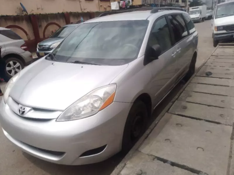 TOYOTA Sienna   - 2007