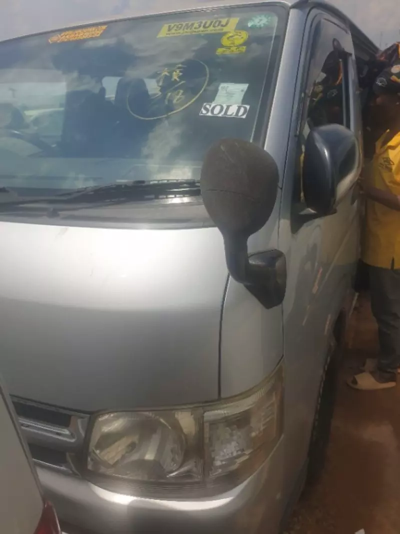 TOYOTA Hiace   - 2013