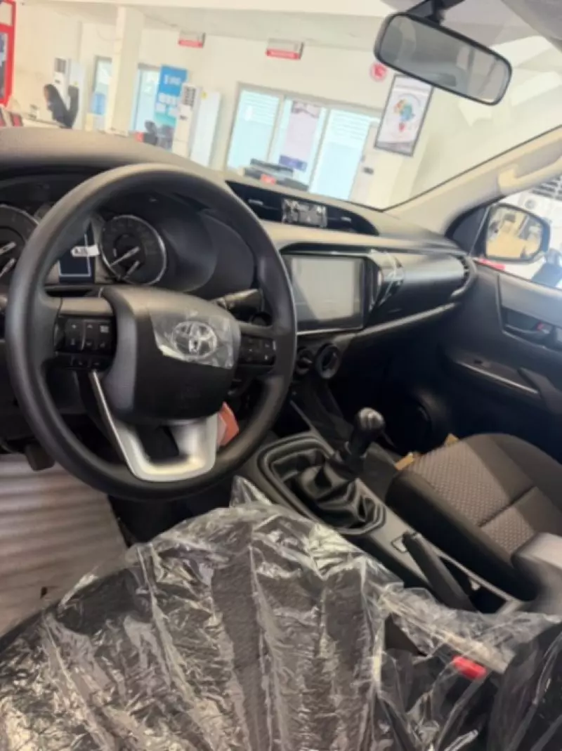 TOYOTA Hilux   - 2026
