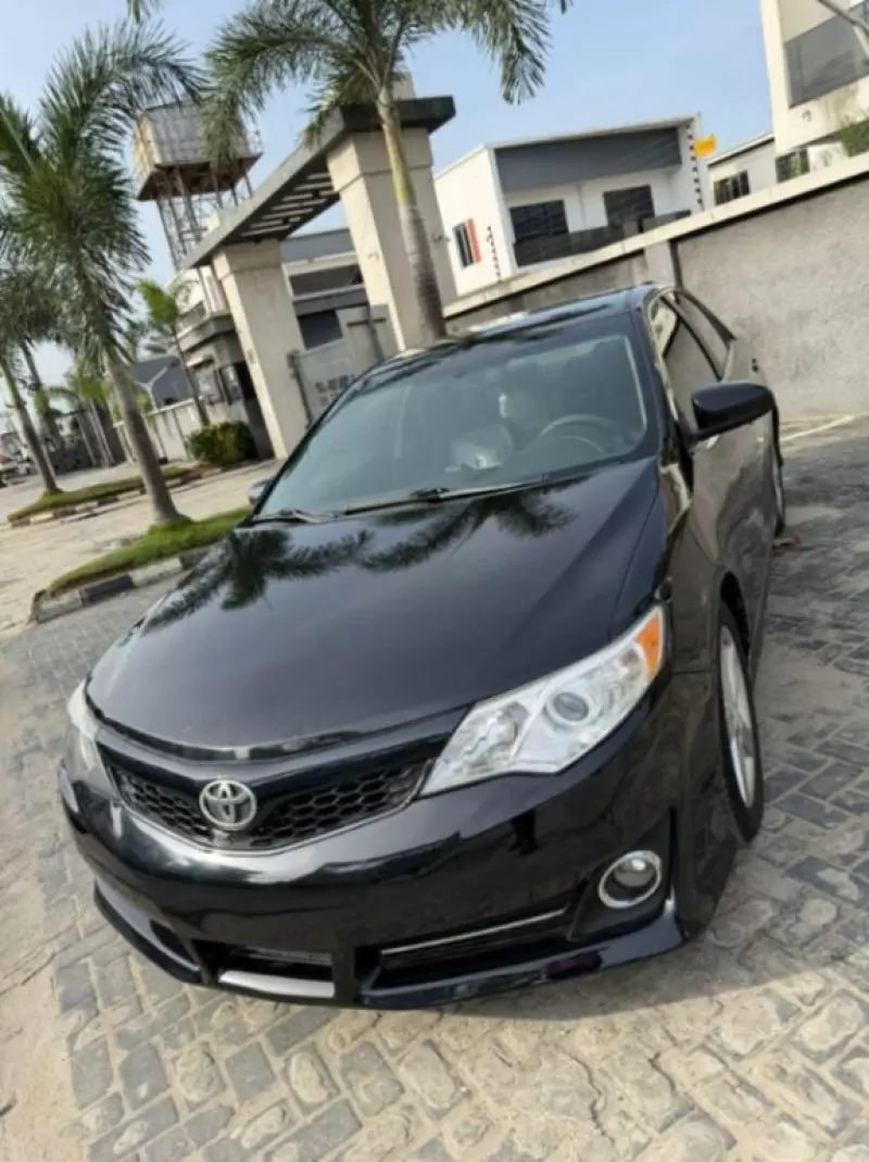 Toyota Camry   - 2014