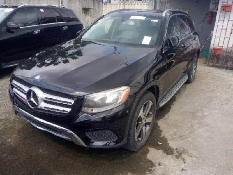 Mercedes-Benz GLC 300   - 2016