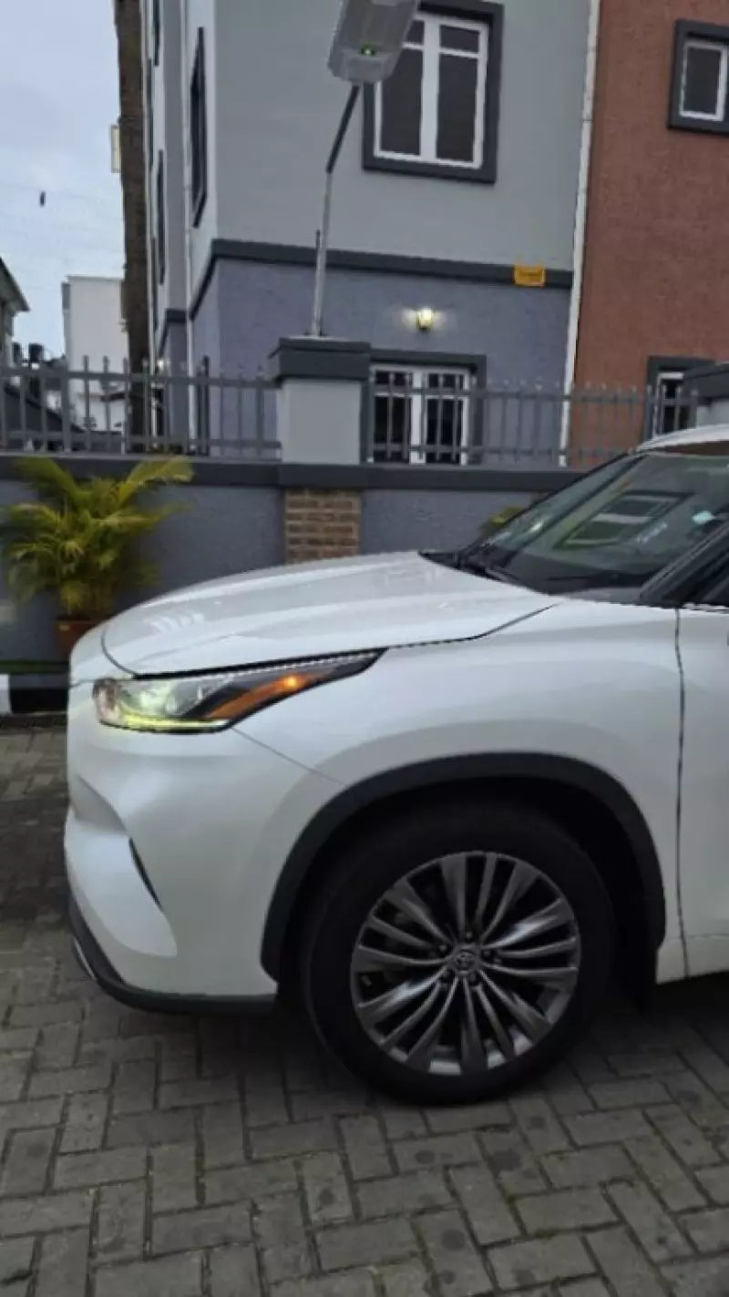 TOYOTA Highlander   - 2021