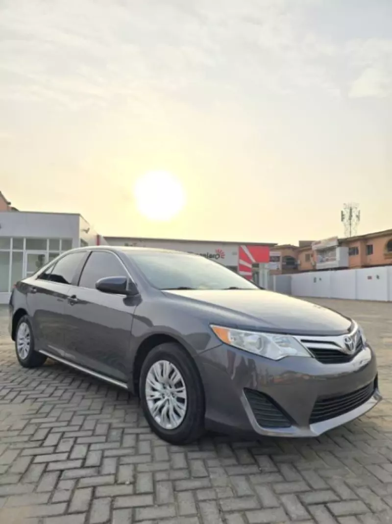 Toyota Camry   - 2012