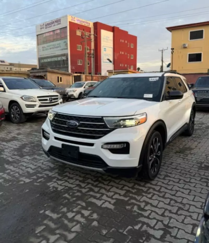 Ford Explorer   - 2020