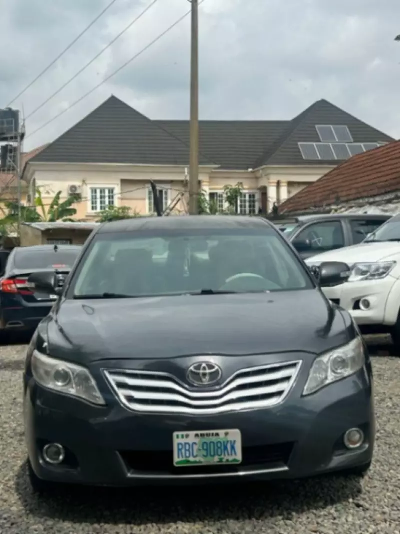 TOYOTA Camry - 2009