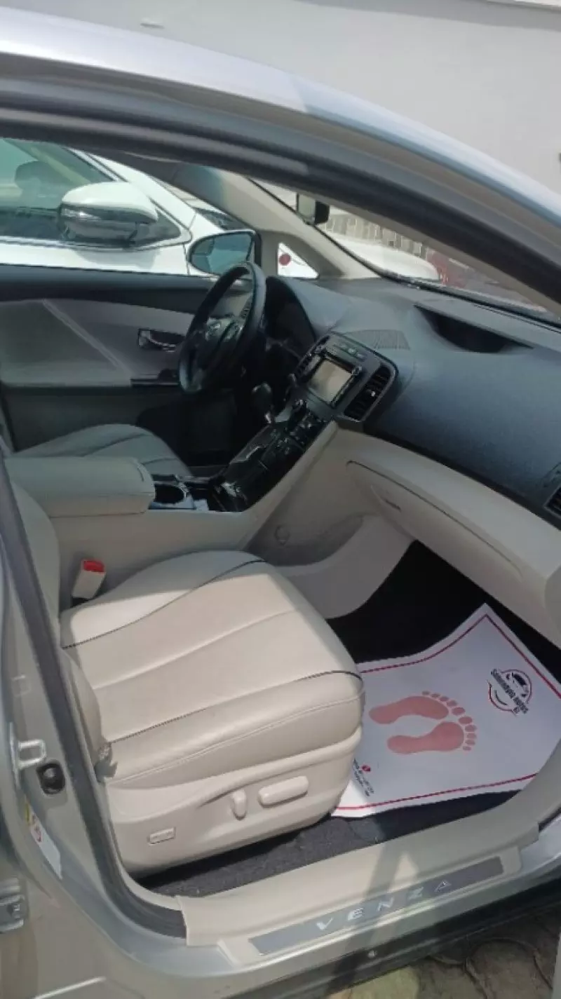 Toyota Venza   - 2013