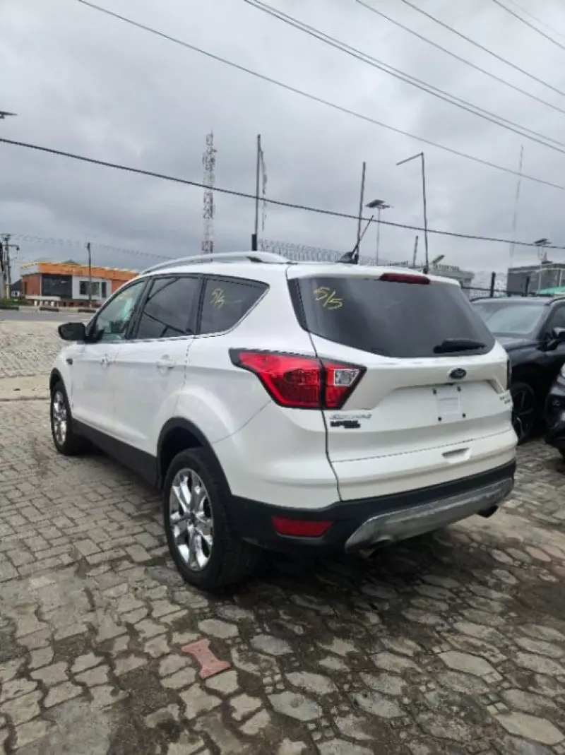 Ford Escape   - 2019