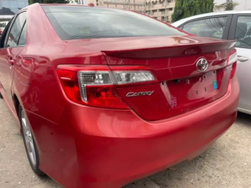 Toyota Camry   - 2012