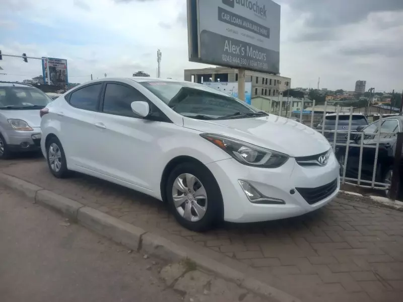 Hyundai Elantra   - 2013