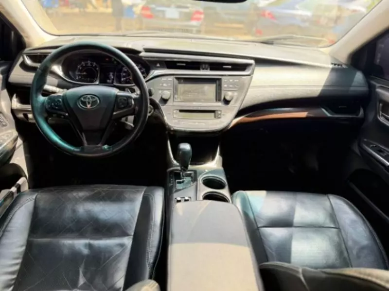 Toyota Avalon   - 2013