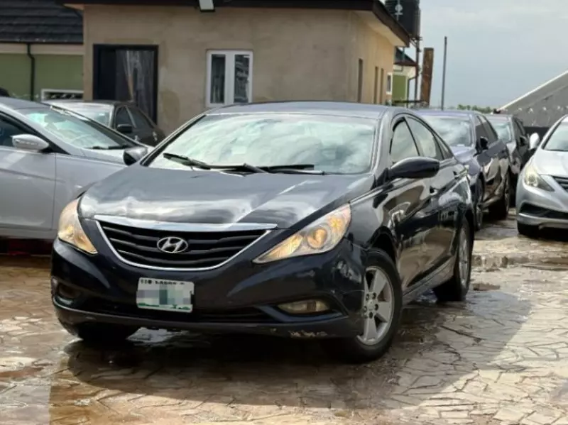 Hyundai Sonata   - 2011
