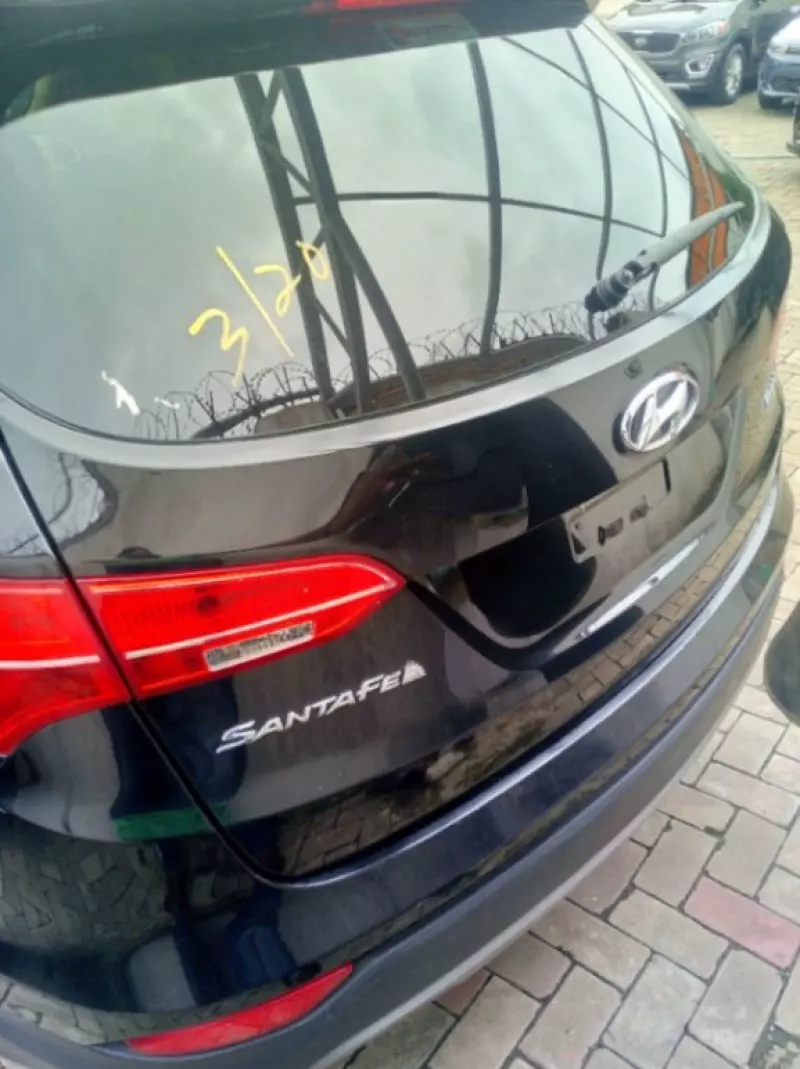 Hyundai Santa Fe   - 2014
