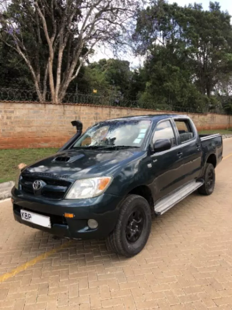 Toyota Hilux   - 2005