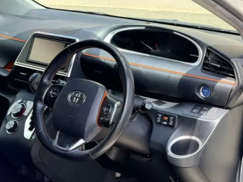 Toyota Sienta Hybrid    - 2018