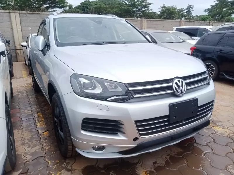 Volkswagen Touareg   - 2012