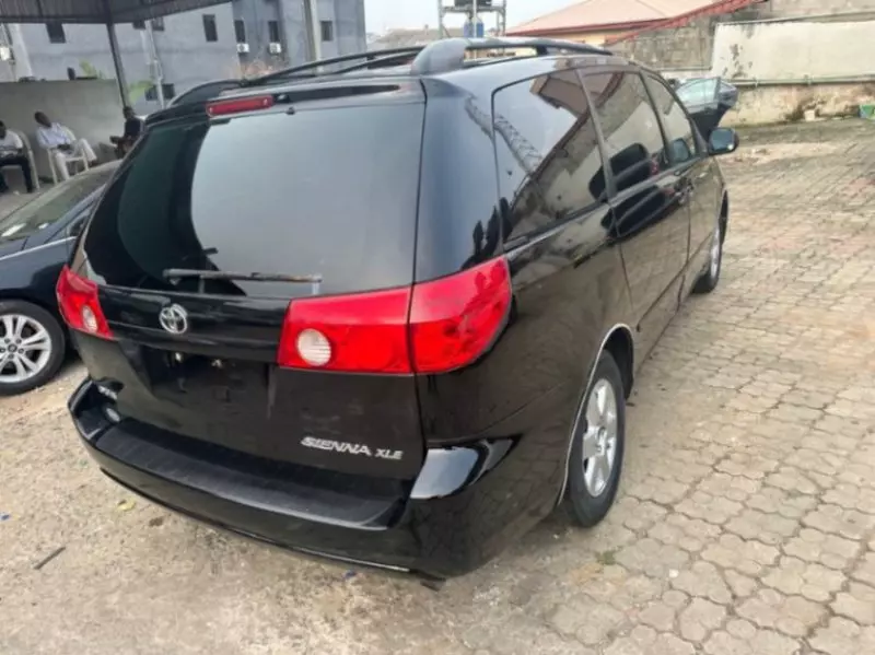 TOYOTA Sienna - 2008