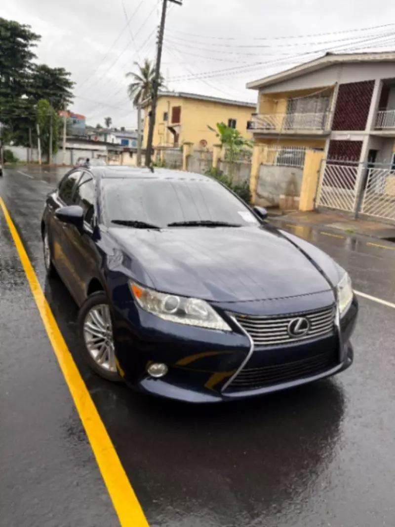 Lexus ES   - 2015
