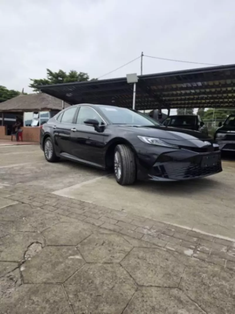 TOYOTA Camry   - 2025