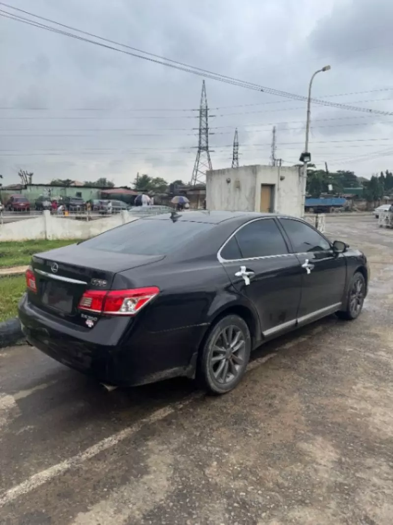 Lexus ES 350   - 2011