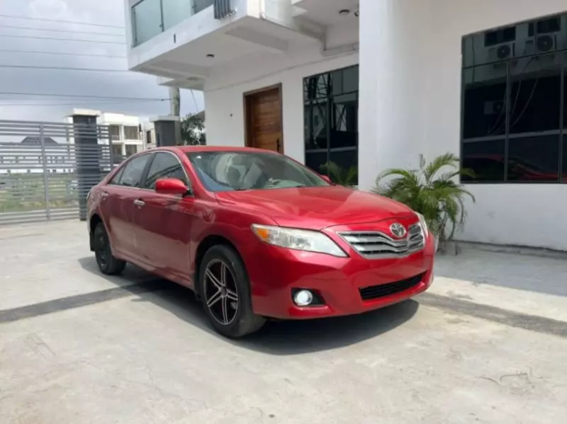 Toyota Camry   - 2010