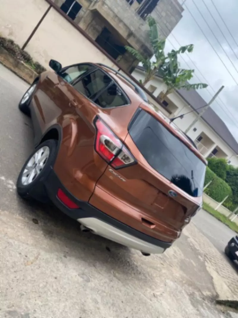 Ford Escape   - 2017