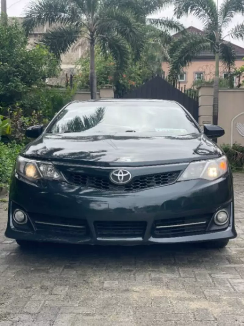 Toyota Camry - 2012
