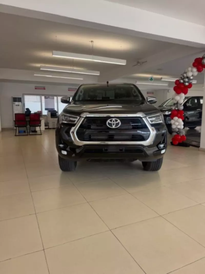 TOYOTA Hilux   - 2026