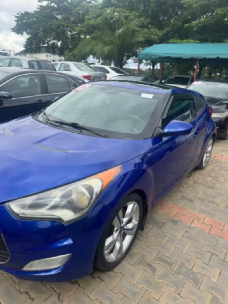 Hyundai Veloster   - 2012