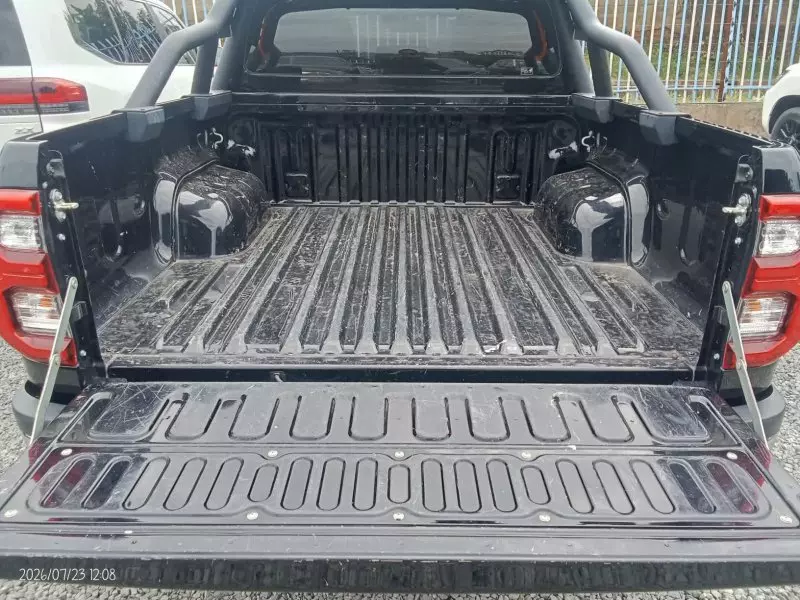 TOYOTA Hilux   - 2020