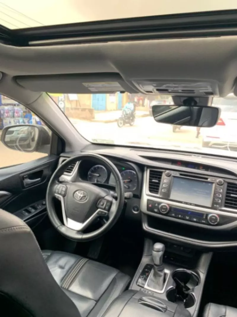 Toyota Highlander   - 2017