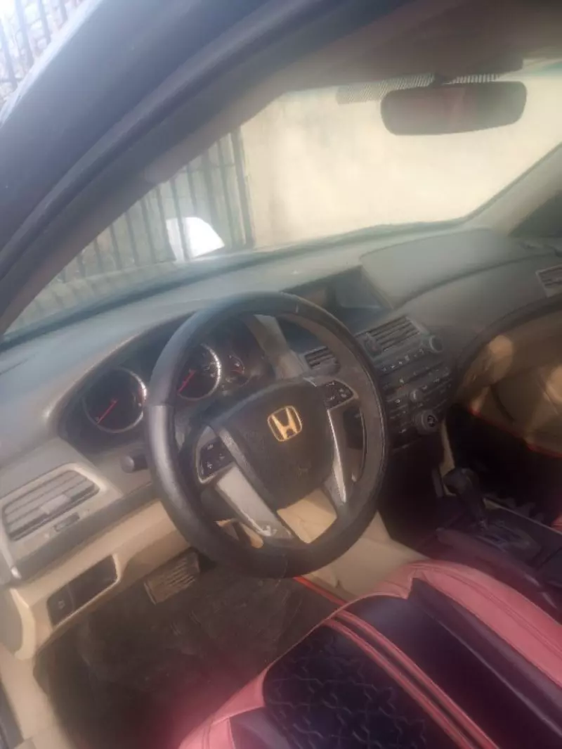 Honda Accord   - 2010