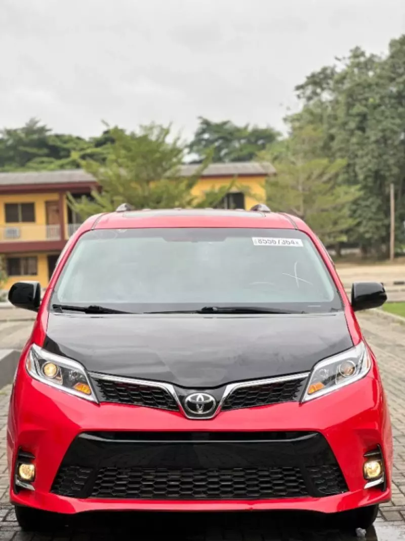 Toyota Sienna   - 2015