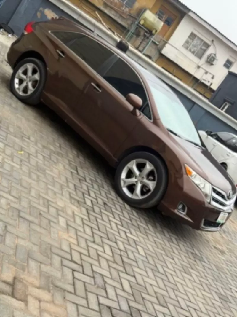 TOYOTA Venza   - 2010