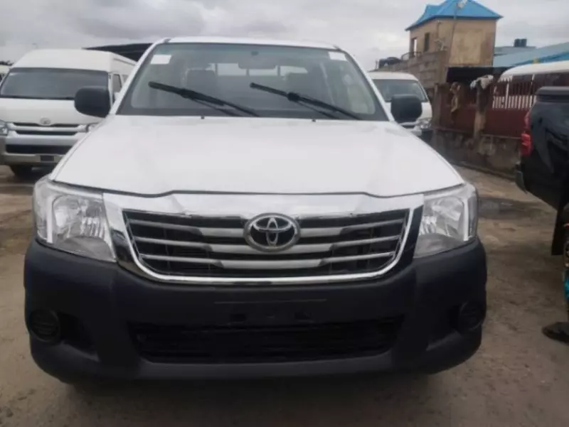 Toyota Hilux   - 2012