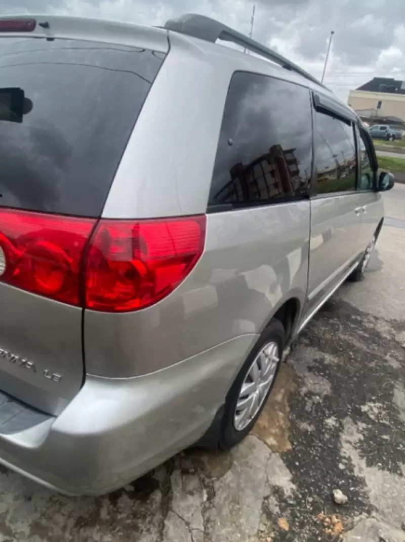 Toyota Sienna   - 2006
