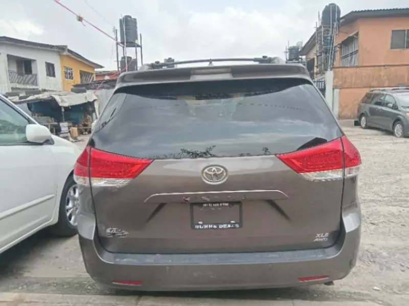 Toyota Sienna   - 2010