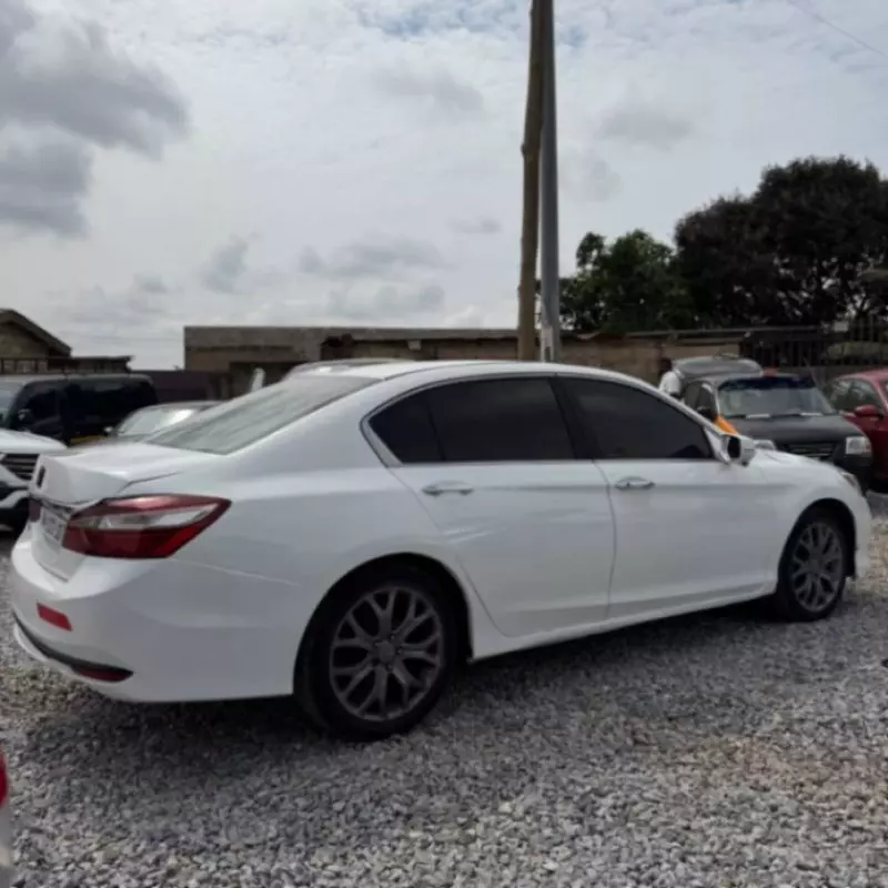 Honda Accord   - 2019