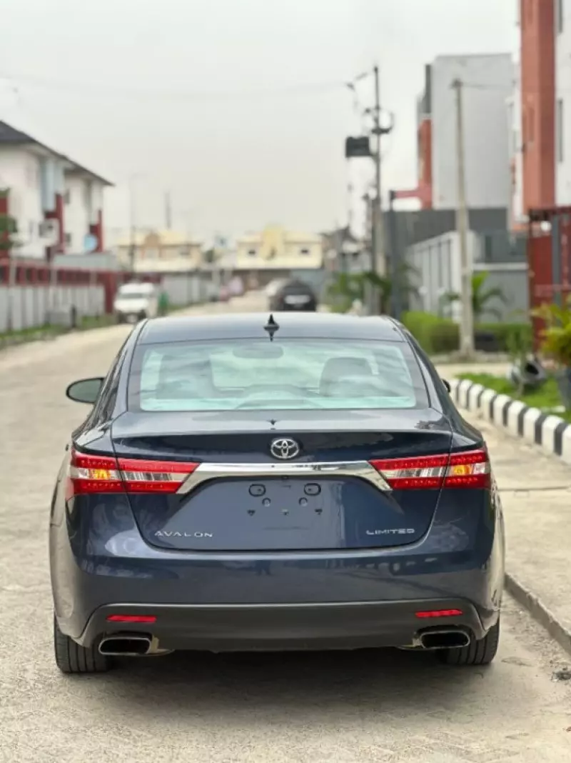 Toyota Avalon   - 2014