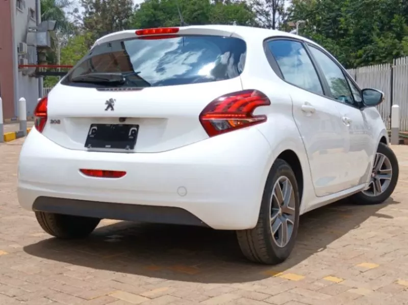 Peugeot 208   - 2018