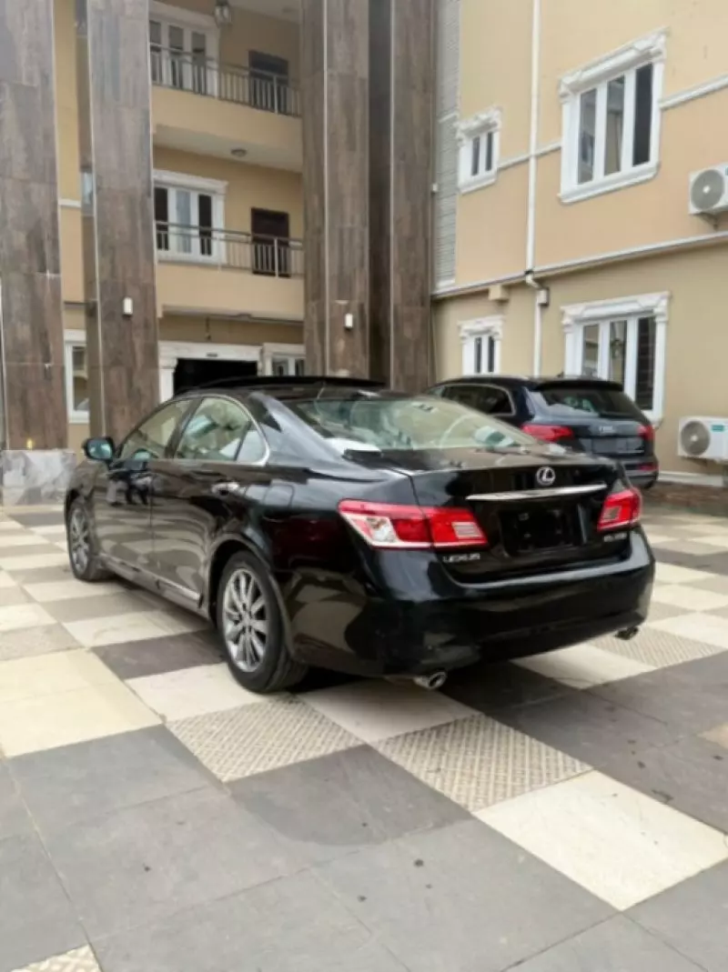 Lexus ES 350   - 2011