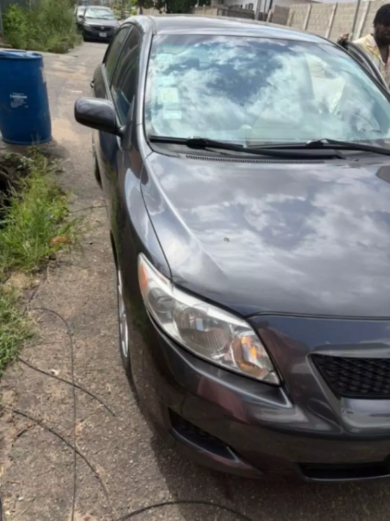Toyota Corolla   - 2010