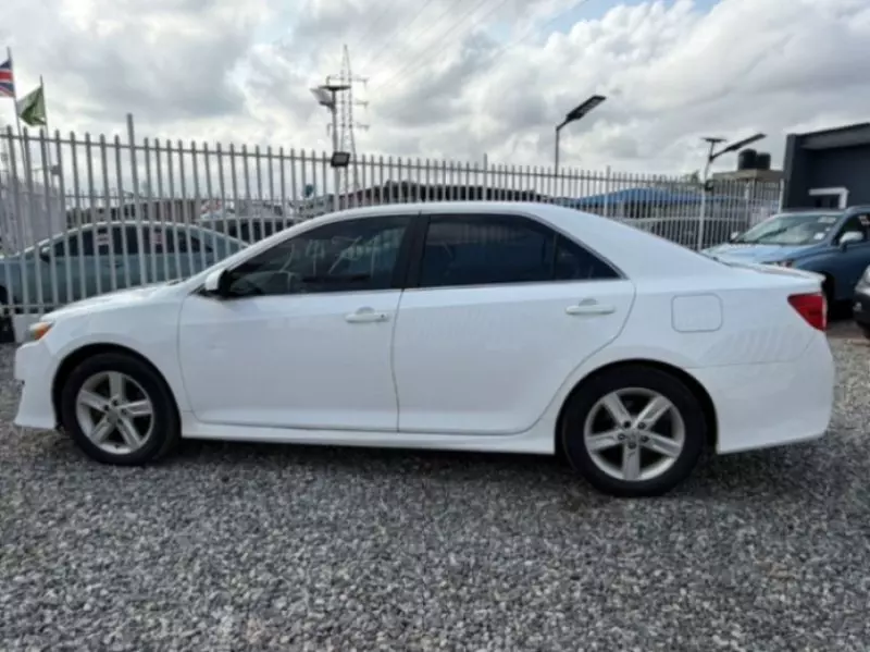 Toyota Camry   - 2013