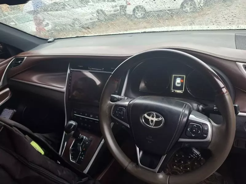 Toyota Harrier   - 2015