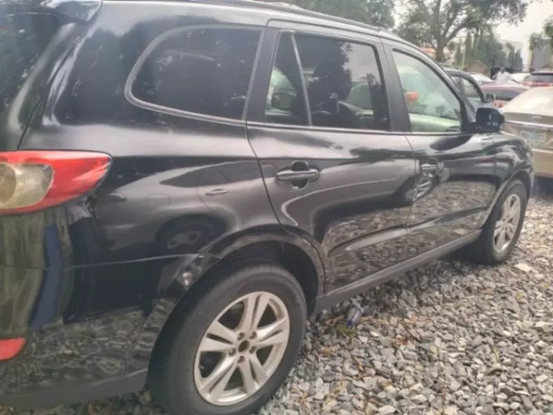 Hyundai Santa Fe   - 2011