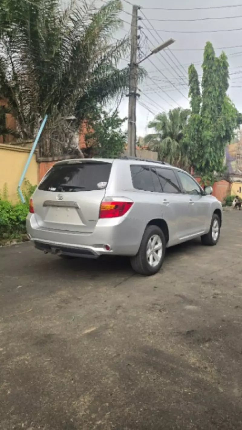 Toyota Highlander   - 2010