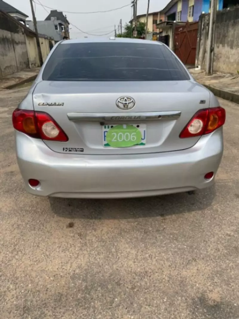 Toyota Corolla   - 2010