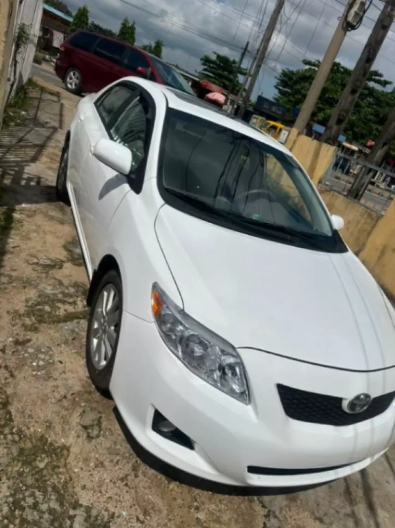 TOYOTA Corolla - 2010