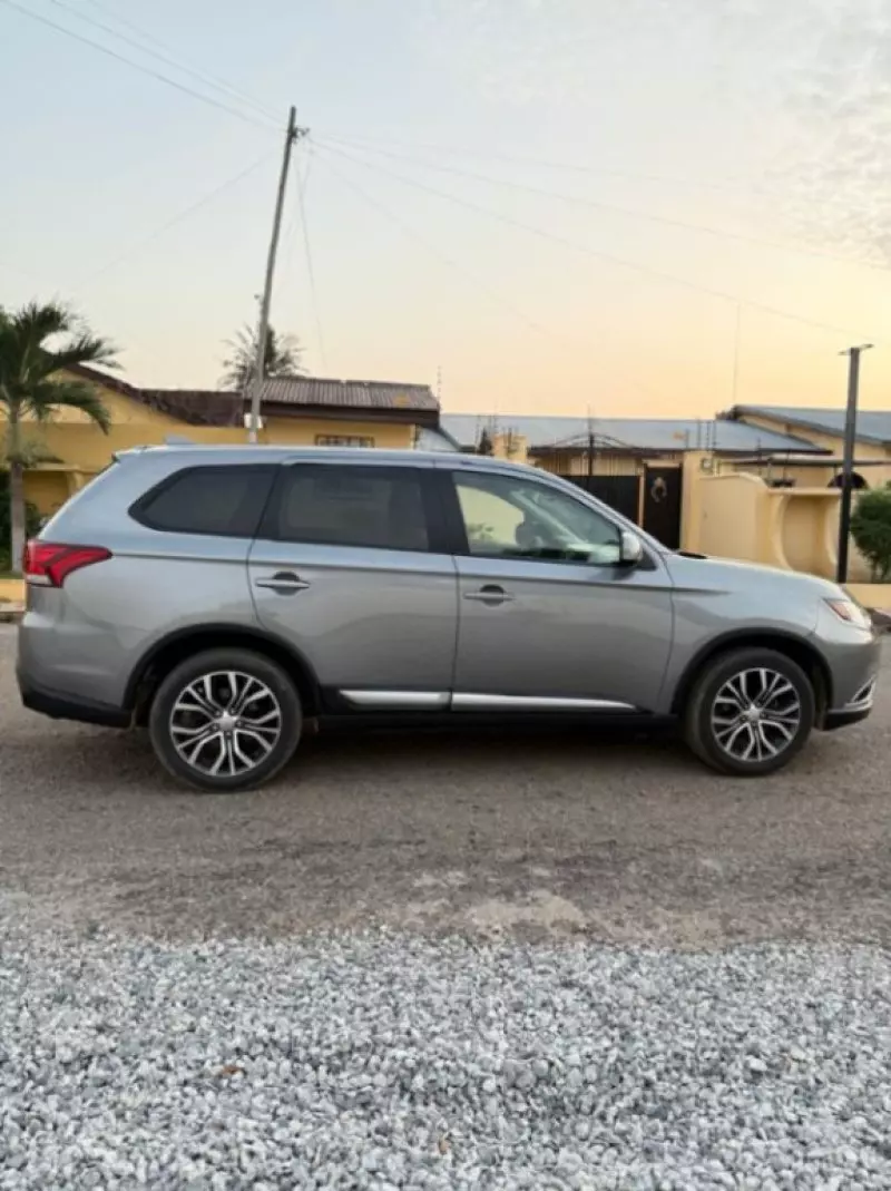 Mitsubishi Outlander   - 2018