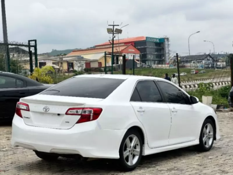 TOYOTA Camry - 2012